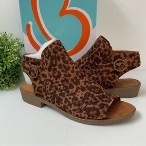 Baretraps Women’s Scotlyn Open Toe Flat Cushioned Sandal Size 5.5 cheetah Brown